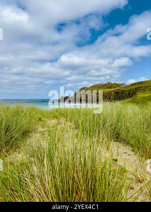 Prairies de Machair et dunes de sable surplombant l'océan Atlantique sur l'île de Lewis, Hébrides extérieures, Écosse. Banque D'Images