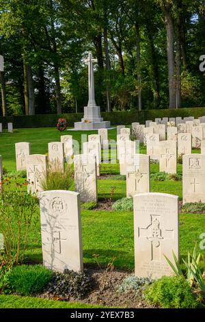 Pierres tombales au cimetière militaire d'Arnhem Oosterbeek, Arnhem, pays-Bas Banque D'Images