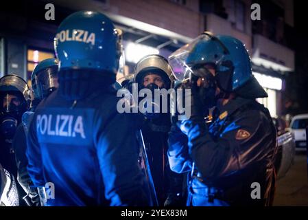 Torino, Italie. 01 novembre 2024. Manifestazione contro i CPR a Torino, Italia - Venerd&#xec ; 1 novembre 2024 - Matteo SECCI/ Credit : LaPresse/Alamy Live News Banque D'Images