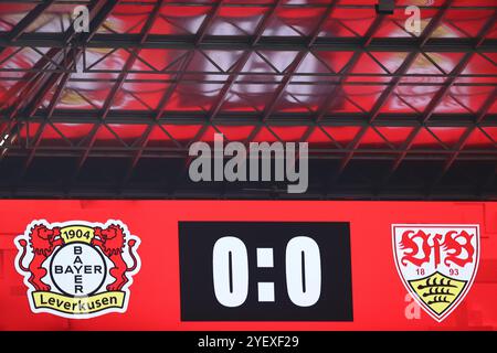 Leverkusen, Allemagne. 01 novembre 2024. Football : Bundesliga, Bayer Leverkusen - VfB Stuttgart, Journée 9, BayArena : le tableau de bord indique 0:0 à la fin du match. NOTE IMPORTANTE : conformément aux règlements de la DFL German Football League et de la DFB German Football Association, il est interdit d'utiliser ou de faire utiliser des photographies prises dans le stade et/ou du match sous forme d'images séquentielles et/ou de séries de photos de type vidéo. Crédit : Rolf Vennenbernd/dpa/Alamy Live News Banque D'Images