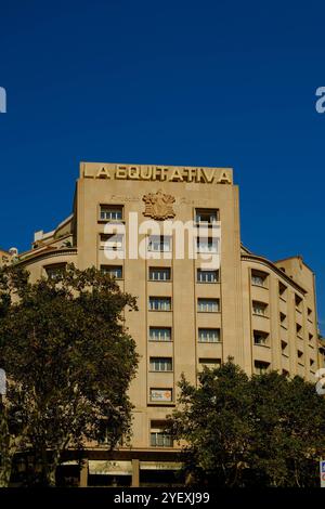 BARCELONE, ESPAGNE - 3 octobre 2024 : Barcelone est la capitale de la Catalogne, Espagne. Barcelone est une destination touristique majeure avec une architecture unique, c Banque D'Images