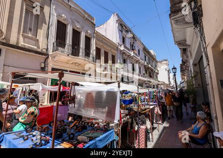 Buenos Aires, Argentine - Jan28, 2924 - Feria de San Telmo, ou la foire a ou marché de San Telmo qui a lieu le dimanche à Buenos Aires, Argentine Banque D'Images