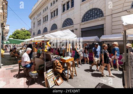 Buenos Aires, Argentine - Jan28, 2924 - Feria de San Telmo, ou la foire a ou marché de San Telmo qui a lieu le dimanche à Buenos Aires, Argentine Banque D'Images