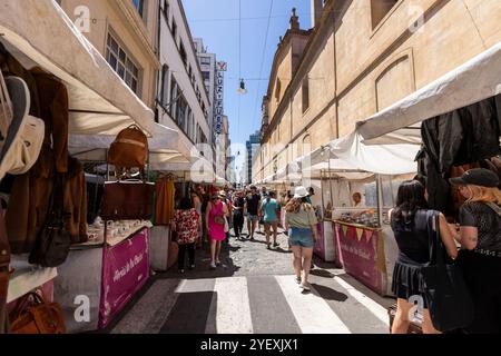 Buenos Aires, Argentine - Jan28, 2924 - Feria de San Telmo, ou la foire a ou marché de San Telmo qui a lieu le dimanche à Buenos Aires, Argentine Banque D'Images