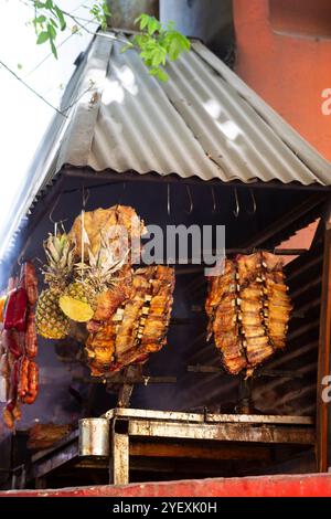 Parillada typique dans un restaurant dans le quartier de la Boca à Buenos Aires, Argentine Banque D'Images