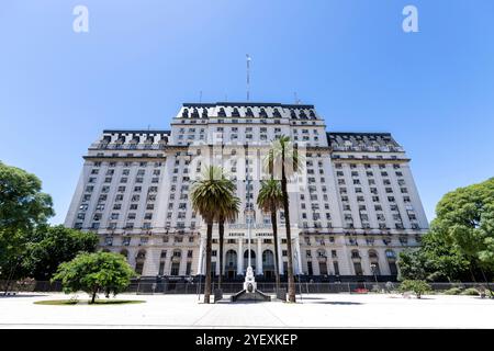 Façade du bâtiment Libertador, Buenos Aires, Argentine. Siège du Ministère de la Défense. Banque D'Images