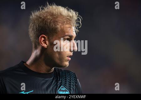 Côme, Italie. 31 octobre 2024. Gustav Isaksen du SS Lazio regarde pendant le match de Serie A au Stadio Giuseppe Sinigaglia, Côme. Le crédit photo devrait se lire : Jonathan Moscrop/Sportimage crédit : Sportimage Ltd/Alamy Live News Banque D'Images