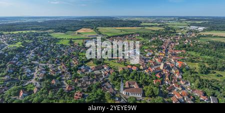 Ausblick auf den Naturpark Frankenhöhe rund um Schillingsfürst Die mittelfränkische Stadt Schillingsfürst im Naturpark Franke Schillingsfürst Schloßpa Banque D'Images