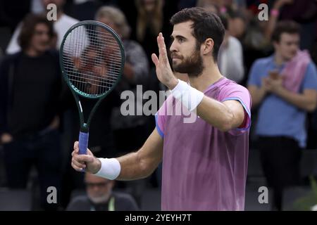 La russe Karen Khachanov célèbre sa victoire en quart de finale lors de la cinquième journée du Rolex Paris Masters 2024, un tournoi de tennis ATP Masters 1000 qui aura lieu le 1er novembre 2024 à Accor Arena à Paris, France crédit : Agence photo indépendante/Alamy Live News Banque D'Images