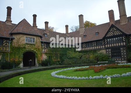 Potsdam, Allemagne - 29 octobre 2024 - Palais de Cecilienhof (Schloss Cecilienhof). (Photo de Markku Rainer Peltonen) Banque D'Images