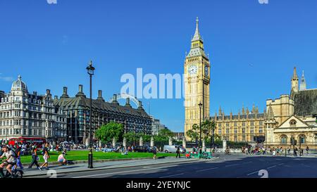 Parliament Square avec la tour de l'horloge Big Ben est une place de Londres dominée par le Palais de Westminster. Londres, Angleterre, Europe Banque D'Images