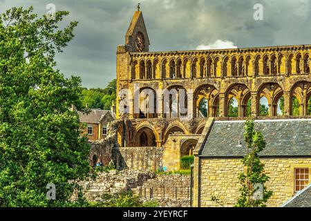 Les ruines de l'abbaye de Jedburgh, fondée par des chanoines augustins dans la ville de Jedburgh. Jedburgh, Écosse, Royaume-Uni, Europe Banque D'Images