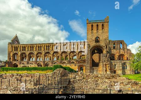 Les ruines de l'abbaye de Jedburgh, fondée par des chanoines augustins dans la ville de Jedburgh. Jedburgh, Écosse, Royaume-Uni, Europe Banque D'Images