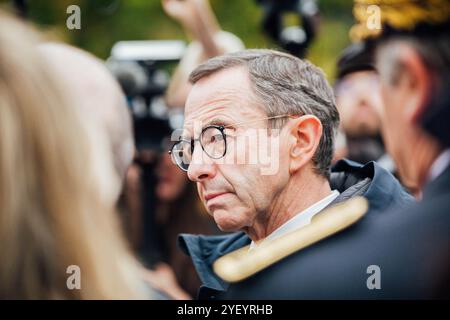 Rennes, France. 01 novembre 2024. Le ministre français de l’intérieur Bruno Retailleau photographié lors d’une visite consacrée au trafic de drogue dans le quartier de Maurepas à Rennes, dans l’ouest de la France, le 1er novembre 2024. Photo de Yannick Billioux/ABACAPRESS. COM Credit : Abaca Press/Alamy Live News Banque D'Images