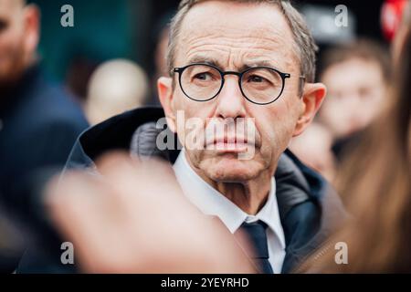 Rennes, France. 01 novembre 2024. Le ministre français de l’intérieur Bruno Retailleau photographié lors d’une visite consacrée au trafic de drogue dans le quartier de Maurepas à Rennes, dans l’ouest de la France, le 1er novembre 2024. Photo de Yannick Billioux/ABACAPRESS. COM Credit : Abaca Press/Alamy Live News Banque D'Images