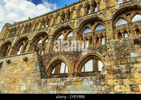 Les ruines de l'abbaye de Jedburgh, fondée par des chanoines augustins dans la ville de Jedburgh. Jedburgh, Écosse, Royaume-Uni, Europe Banque D'Images