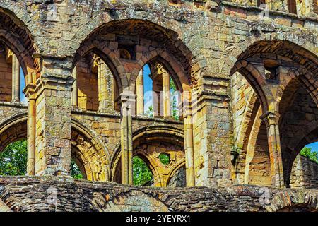 Les ruines de l'abbaye de Jedburgh, fondée par des chanoines augustins dans la ville de Jedburgh. Jedburgh, Écosse, Royaume-Uni, Europe Banque D'Images