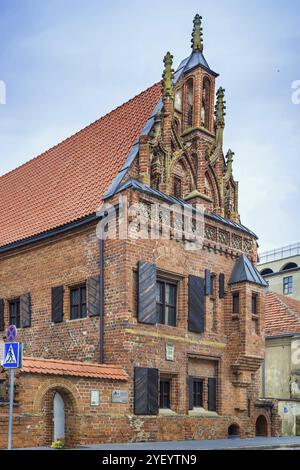 House of Perkunas est l'un des bâtiments séculaires les plus originaux et gothiques, situé dans la vieille ville de Kaunas, Lituanie, Europe Banque D'Images