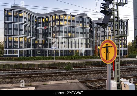 Le siège du prestataire de services logistiques DB Schenker AG, sur la Kruppstrasse, à la gare principale d'Essen, Rhénanie-du-Nord-Westphalie, Germ Banque D'Images