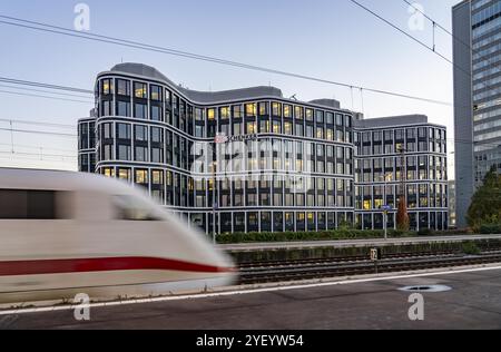 Le siège du prestataire de services logistiques DB Schenker AG, sur la Kruppstrasse, à la gare principale d'Essen, Rhénanie-du-Nord-Westphalie, Germ Banque D'Images