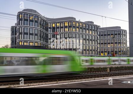 Le siège du prestataire de services logistiques DB Schenker AG, sur la Kruppstrasse, à la gare principale d'Essen, Rhénanie-du-Nord-Westphalie, Germ Banque D'Images