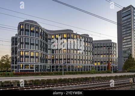 Le siège du prestataire de services logistiques DB Schenker AG, sur la Kruppstrasse, à la gare principale d'Essen, Rhénanie-du-Nord-Westphalie, Germ Banque D'Images