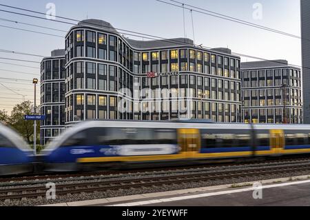 Le siège du prestataire de services logistiques DB Schenker AG, sur la Kruppstrasse, à la gare principale d'Essen, Rhénanie-du-Nord-Westphalie, Germ Banque D'Images