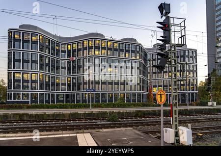 Le siège du prestataire de services logistiques DB Schenker AG, sur la Kruppstrasse, à la gare principale d'Essen, Rhénanie-du-Nord-Westphalie, Germ Banque D'Images