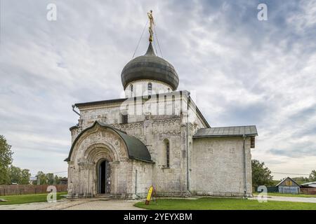 La cathédrale Saint-Georges a été construite entre 1230 et 1234 à Iouryev-Polsky Banque D'Images