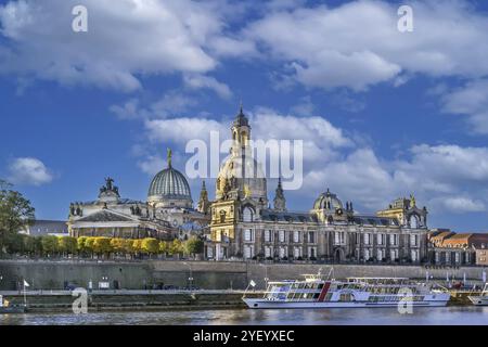 Vue de Bruhl Terrace de l'autre côté de l'Elbe, Dresde, Saxe, Allemagne, Europe Banque D'Images