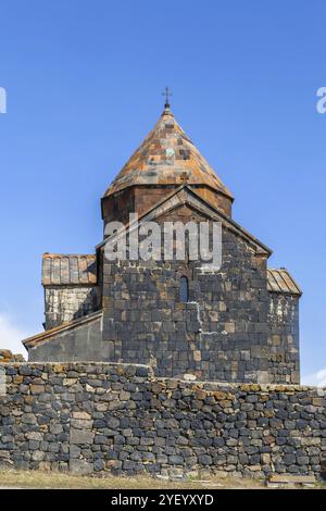 Sevanavank est un complexe monastique situé sur une péninsule sur la rive nord-ouest du lac Sevan, Arménie, Asie Banque D'Images