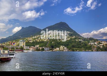 Vue sur le lac de Lugano avec la montagne Monte Bre, Suisse, Europe Banque D'Images