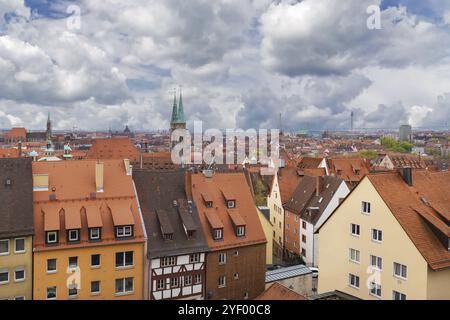 Vue du centre historique de Nuremberg depuis le mur du château, Allemagne, Europe Banque D'Images