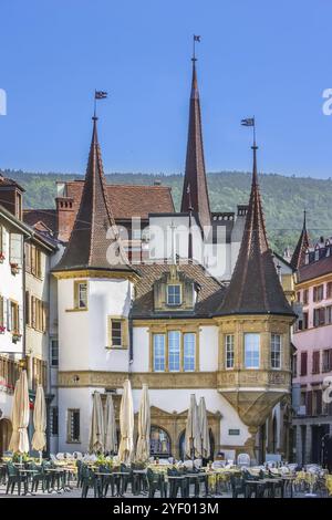 Place du marché dans la vieille ville de Neuchâtel, Suisse, Europe Banque D'Images