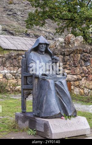 Statue de Mkhitar Gosh dans le complexe monastique de Goshavank, Arménie, Asie Banque D'Images