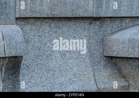 Structure en granit et marbre. La fondation de la fontaine dans la ville Banque D'Images