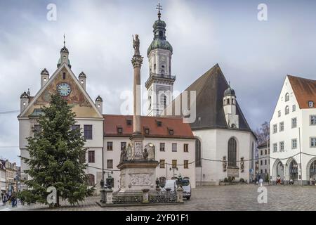 – George est l'église paroissiale située à Marienplatz à Freising, Allemagne, Europe Banque D'Images