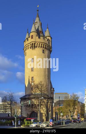 Eschenheimer Turm était une porte de la ville, une partie des fortifications médiévales tardives de Francfort-sur-le-main, et est un point de repère de la ville, Allemagne, Europe Banque D'Images