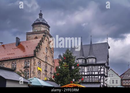 Place principale d'Alsfeld à noël avec arbre de noël, Allemagne, Europe Banque D'Images