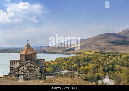 Sevanavank est un complexe monastique situé sur une péninsule sur la rive nord-ouest du lac Sevan, Arménie, Asie Banque D'Images