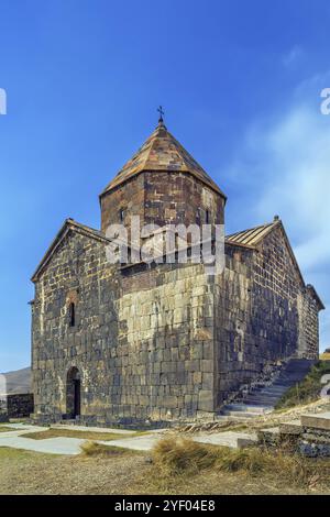 Sevanavank est un complexe monastique situé sur une péninsule sur la rive nord-ouest du lac Sevan, Arménie, Asie Banque D'Images