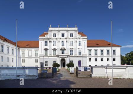 Palais d'Oranienburg un château situé dans la ville d'Oranienburg en Allemagne Banque D'Images