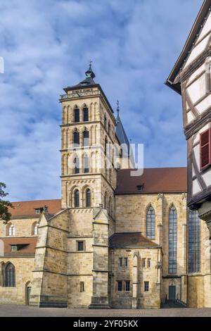 Église paroissiale de Dionysius, Esslingen am Neckar, Allemagne. La basilique avec ses trois nefs et son haut chœur a été construite entre 1220 et environ 1315 Banque D'Images