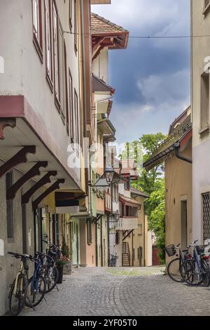 Rue avec des maisons historiques dans la vieille ville d'Aarau, Suisse, Europe Banque D'Images