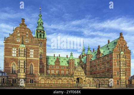 Frederiksborg Palace est un palais situé à Hillerod, au Danemark. Il a été construit comme résidence royale pour le roi Christian IV Banque D'Images