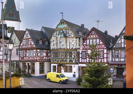 Rue avec maisons à colombages dans la vieille ville d'Idstein, Allemagne, Europe Banque D'Images