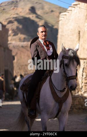 JEAN DUJARDIN dans ZORRO (2024), réalisé par JEAN-BAPTISTE SAUREL et EMILIE NOBLET. Crédit : France Télévisions / album Banque D'Images