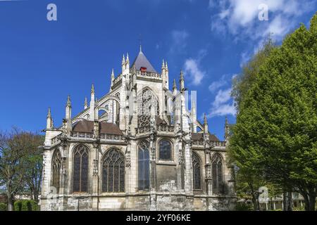 L’église Saint Etienne représente une transition harmonieuse du roman au gothique flamboyant, Beauvais, France, Europe Banque D'Images