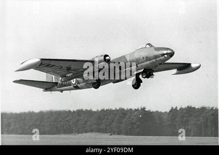 Canberra B(I) Mk 8 du No 16 Squadron au décollage de la RAF Laarbruch 1972 Banque D'Images