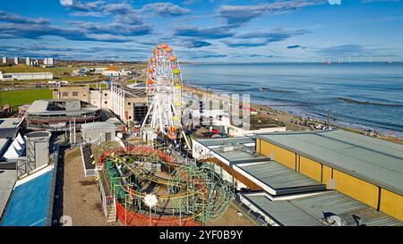 Vue sur le port d'Aberdeen Écosse, sur le parc d'attractions de l'esplanade et sur la plage et la baie de la grande roue Banque D'Images